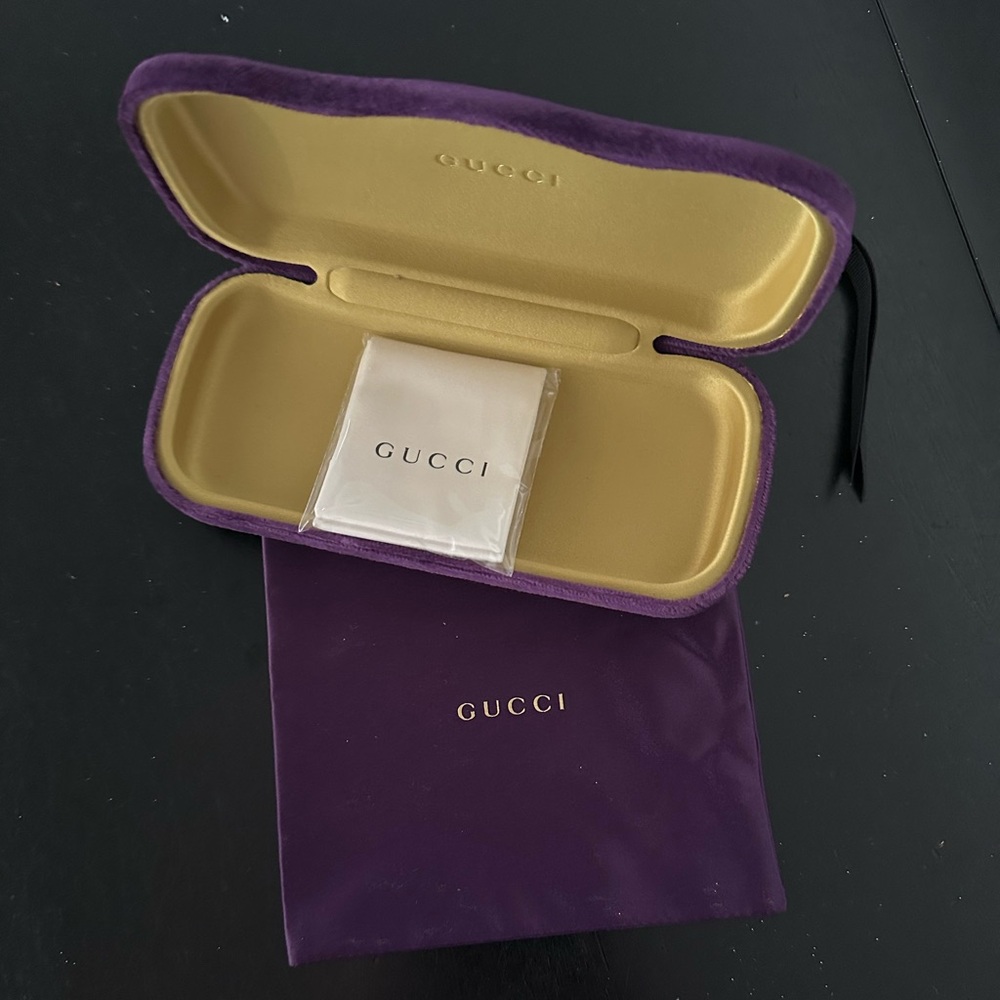 NEW AUTHENTIC GUCCI eyeglasses case. Purple velvet case, satin bag,glasses cloth